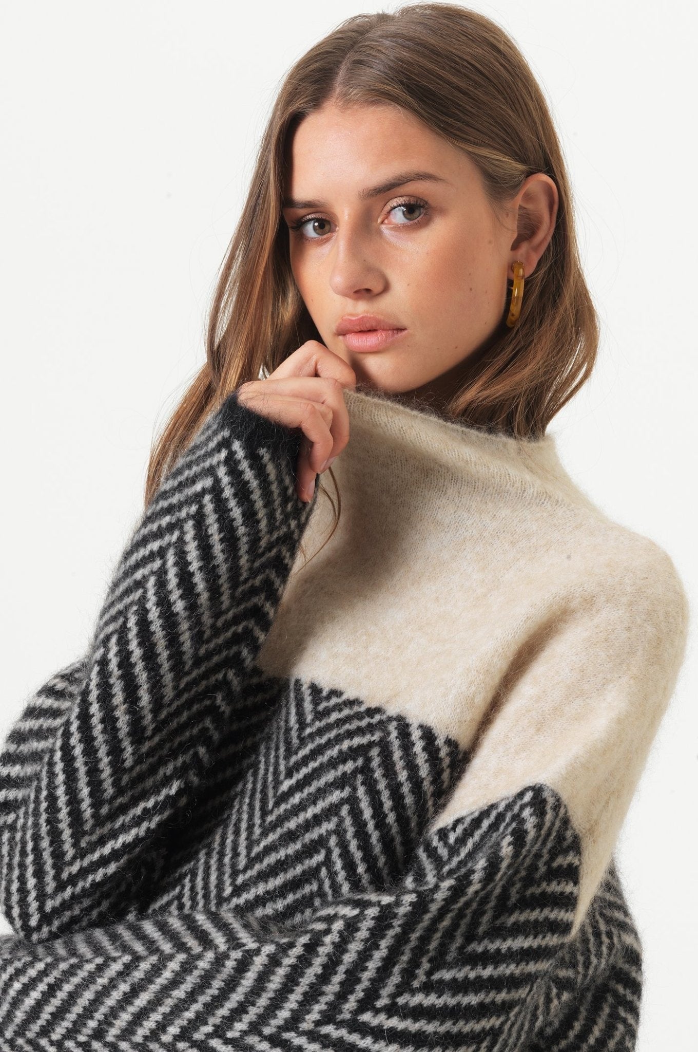 Elarova | Stylischer Pullover mit hohem Kragen