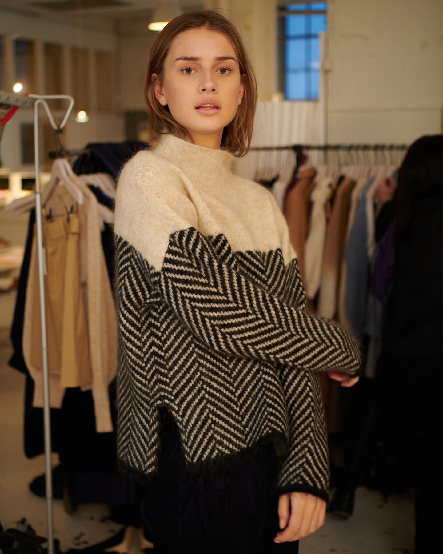 Elarova | Stylischer Pullover mit hohem Kragen