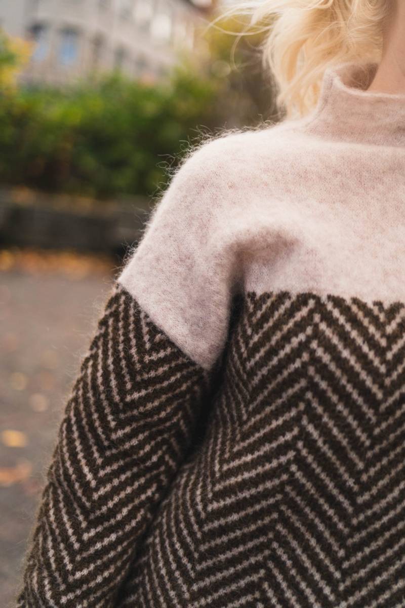 Elarova | Stylischer Pullover mit hohem Kragen