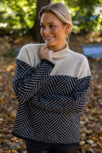 Elarova | Stylischer Pullover mit hohem Kragen