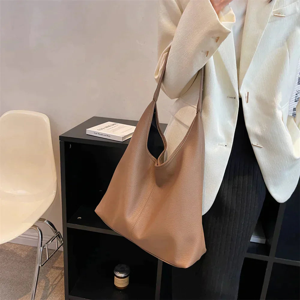 Elarova | Vegane Leder Hobo Tasche für Damen Stilvolle und nachhaltige Handtasche