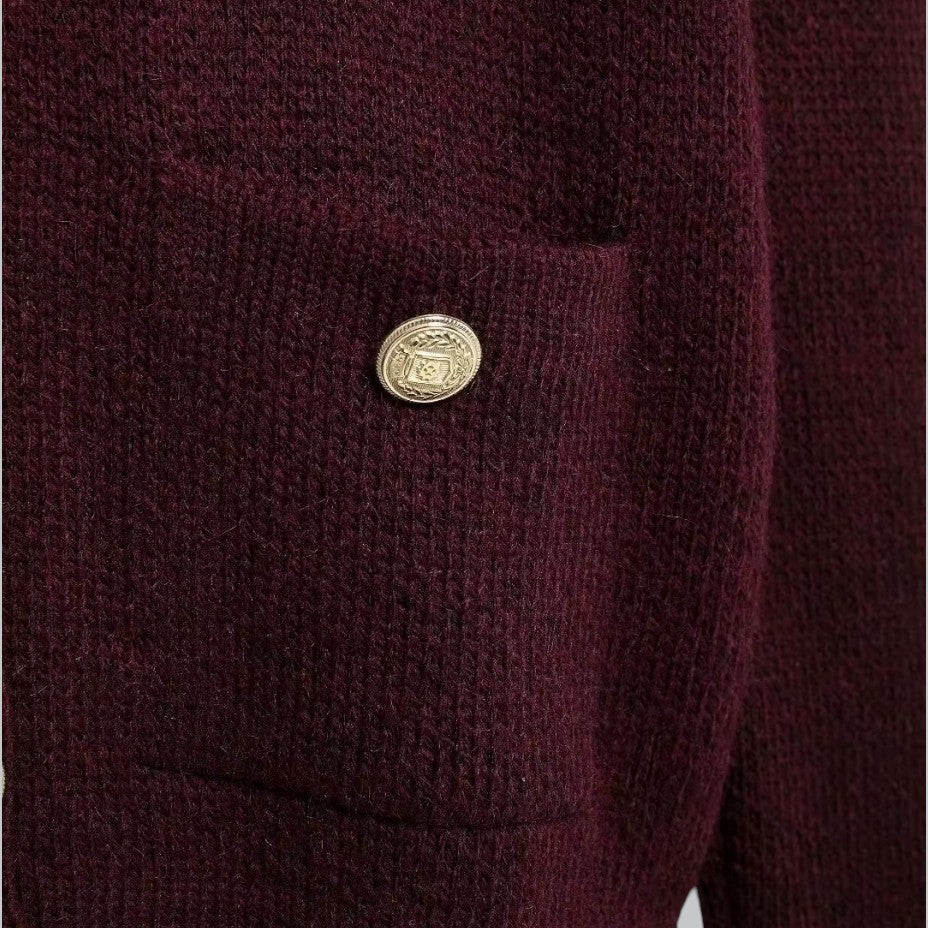 Elarova | Weicher Strickcardigan mit goldenen Knöpfen