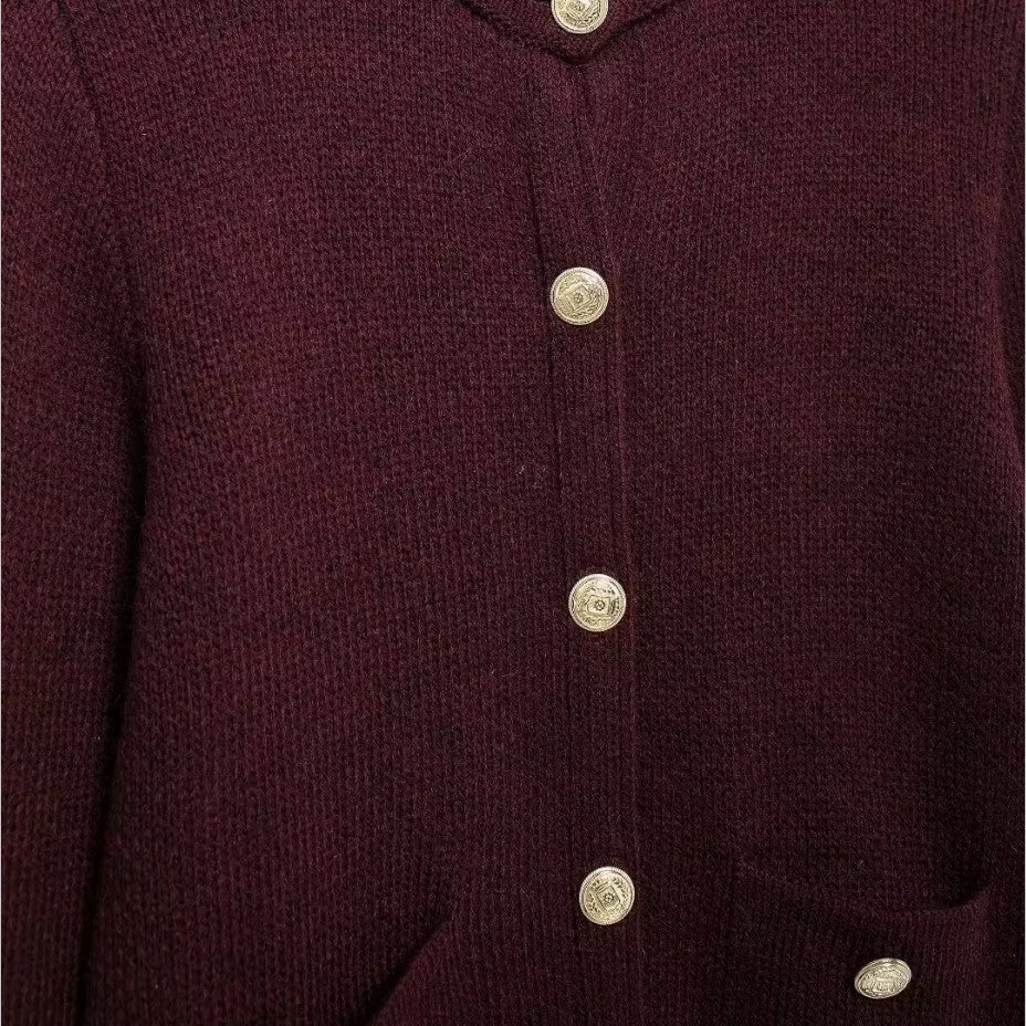 Elarova | Weicher Strickcardigan mit goldenen Knöpfen