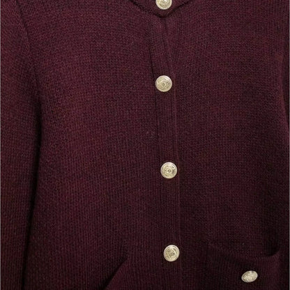 Elarova | Weicher Strickcardigan mit goldenen Knöpfen