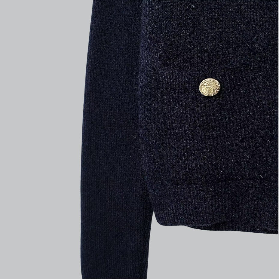 Elarova | Weicher Strickcardigan mit goldenen Knöpfen