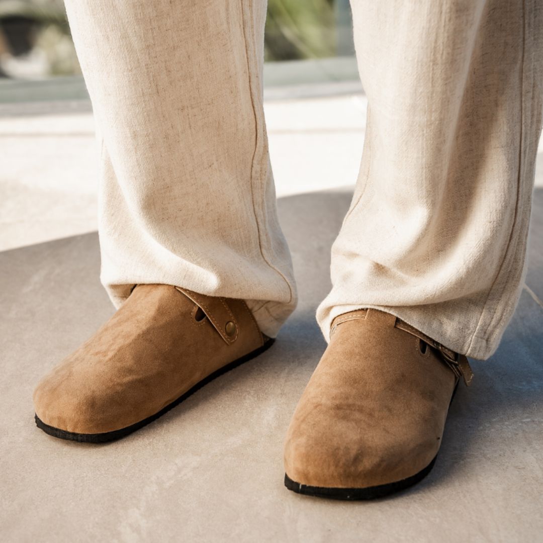 Elarova | Wildleder-Clogs mit Schnalle, Unisex