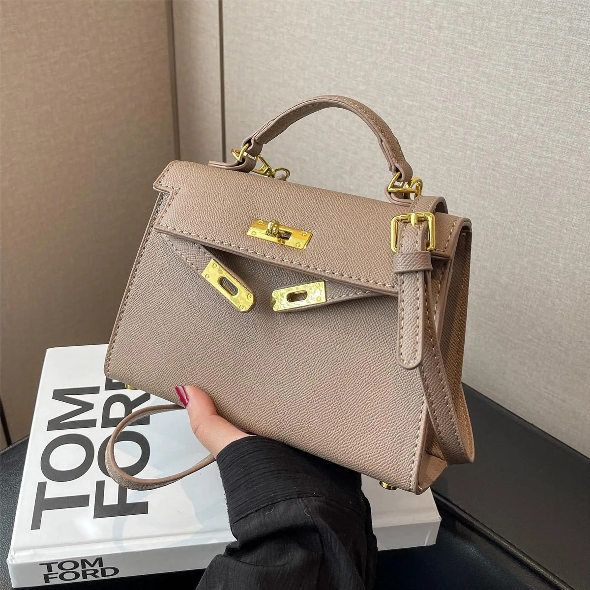 Elarova | Zeitlose Und Klassische Handtasche Mit Riemen
