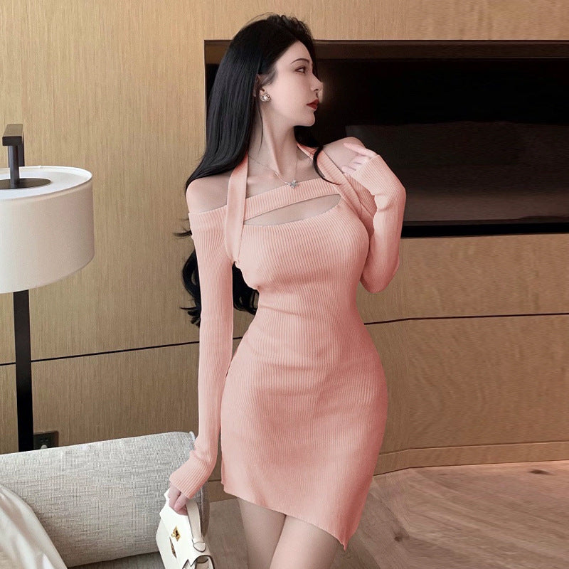 Elarova figurbetontes Strickkleid mit Halterausschnitt und freier Schulter