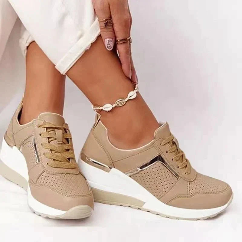 Elarova | orthopädische, modisch ausgestellte Sneaker mit Glanz