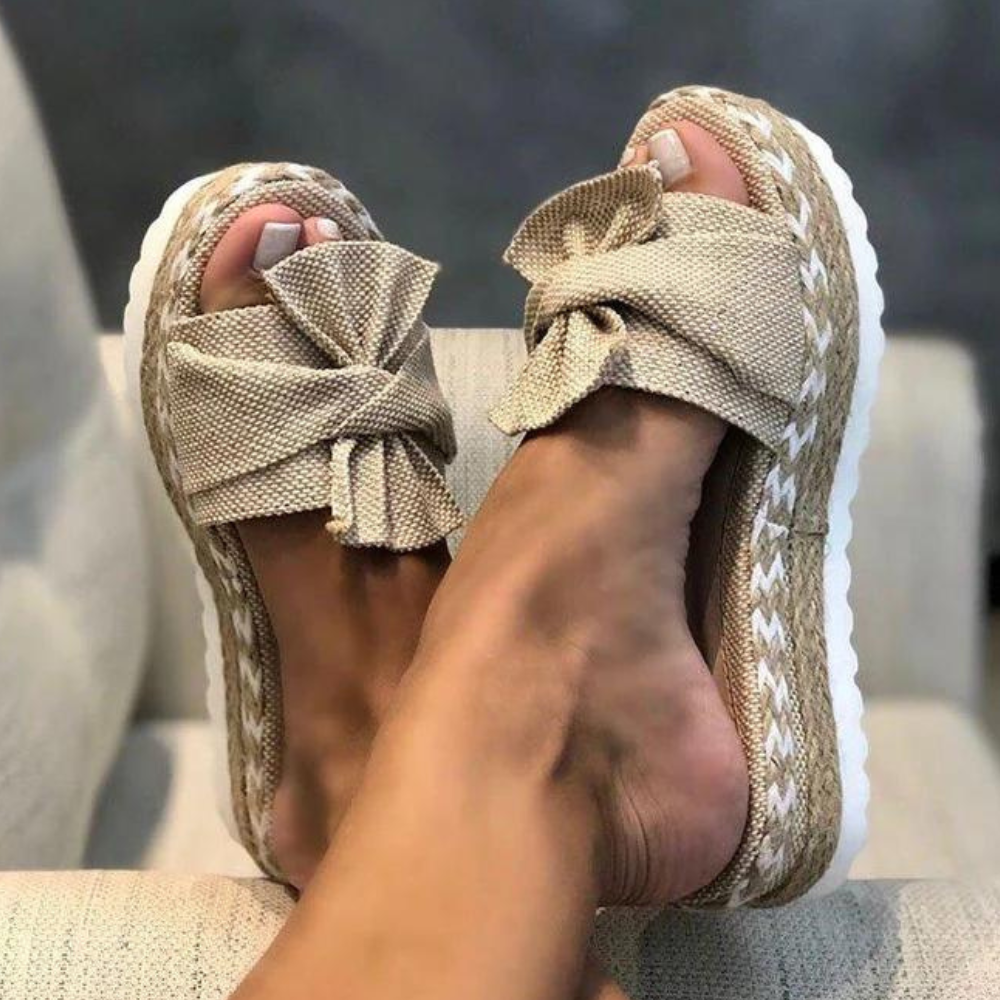 Elegante Damensandalen von Irma mit modischer Schleife