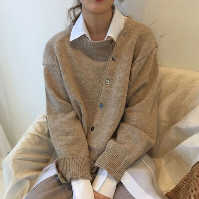 Elegantes Kaschmir-Wickelcardigan von Gabriela mit asymmetrischem Verschluss
