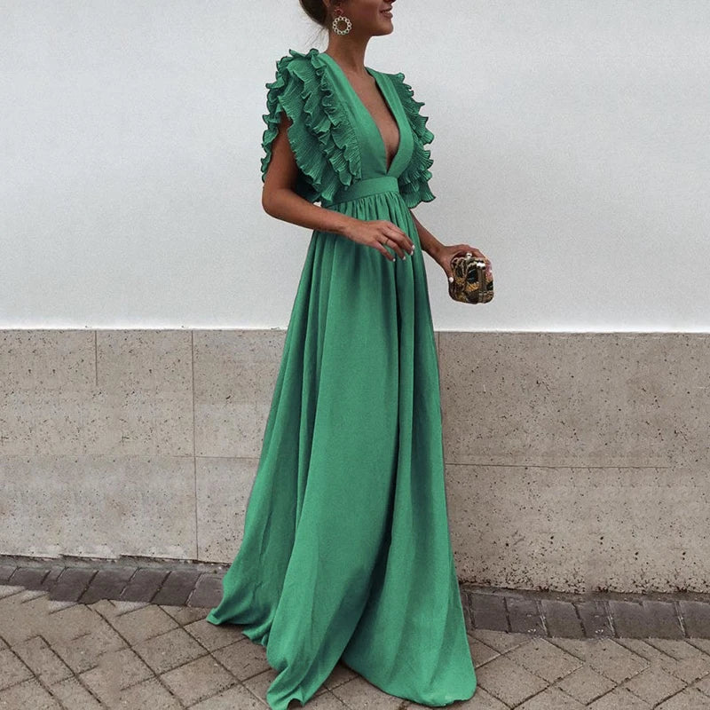 Elegantes Kleid von Katharina mit gerafften Ärmeln und V-Ausschnitt