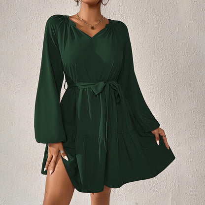 Elegantes Langarmkleid mit Rüschen von Elarova