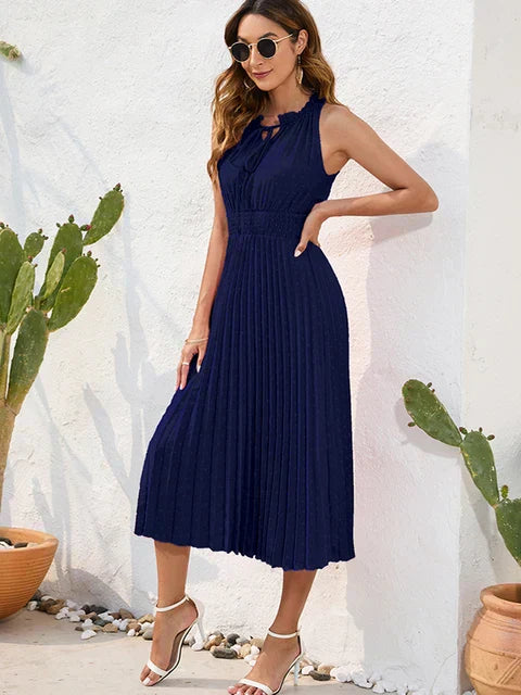 Elegantes schwarzes Irina-Plisseekleid mit Halterneck für besondere Anlässe