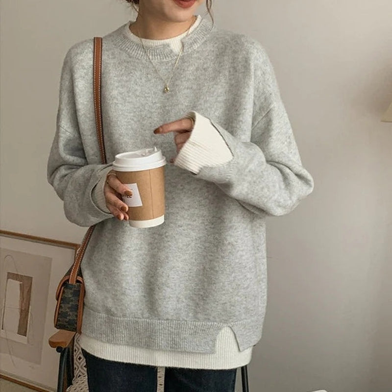 Grau-weißer Oversize-Pullover Milena mit langen Ärmeln im stilvollen Design