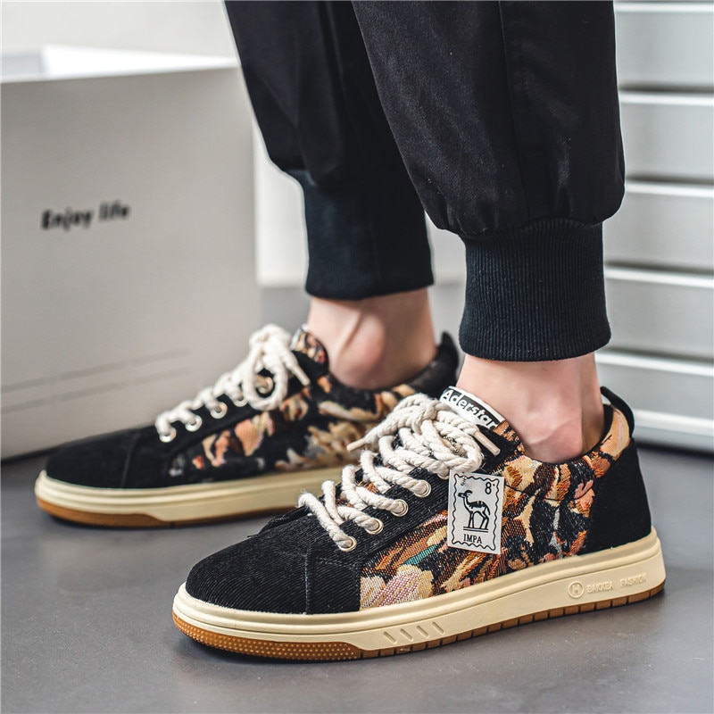 Henri: Modische Low-Top Sneaker mit Vintage-Aufdruck
