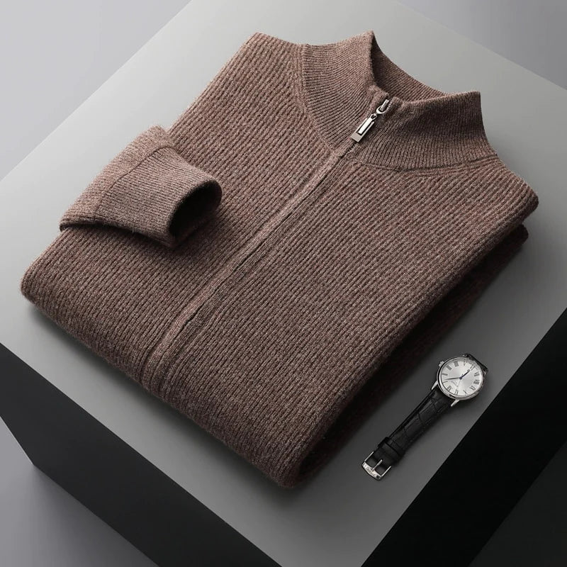 Herren-Cardigan mit Reißverschluss und gerippter Struktur. 100 % Wolle.