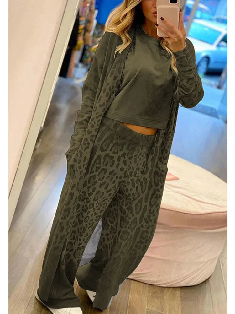 Janice Strickjacke und Hose Set mit Leopardenmuster, langen Ärmeln und elastischer Taille