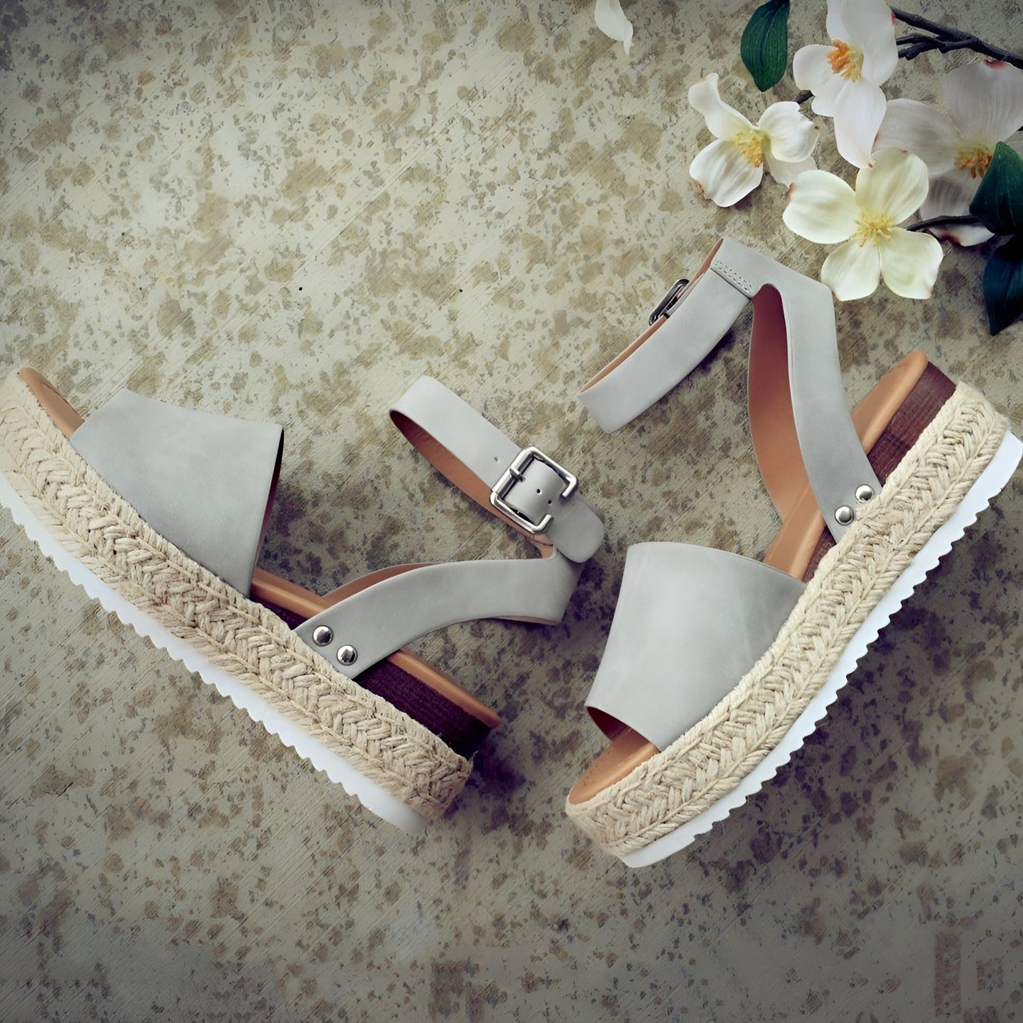 Komfortable und elegante orthopädische Damensandalen für jeden Tag