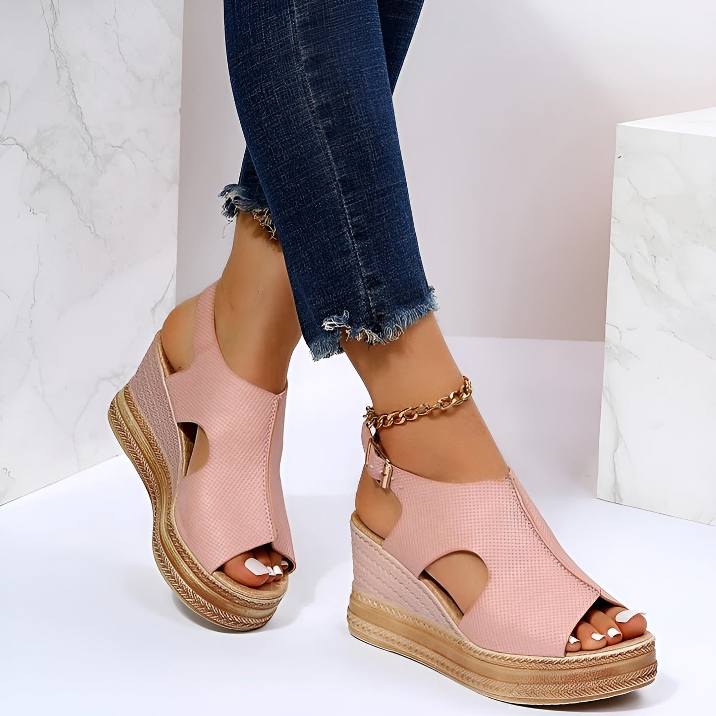 Komfortable und stilvolle Damensandalen mit orthopädischer Fußbett