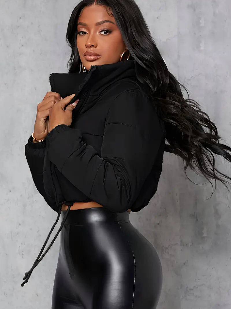 Kurzer, stylischer Puffermantel von Keyrasis für kalte Tage