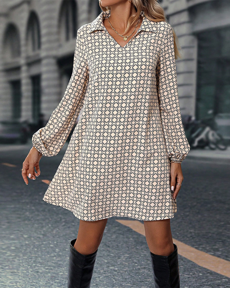 Kurzes Alize Kleid mit langen Ärmeln und Druck