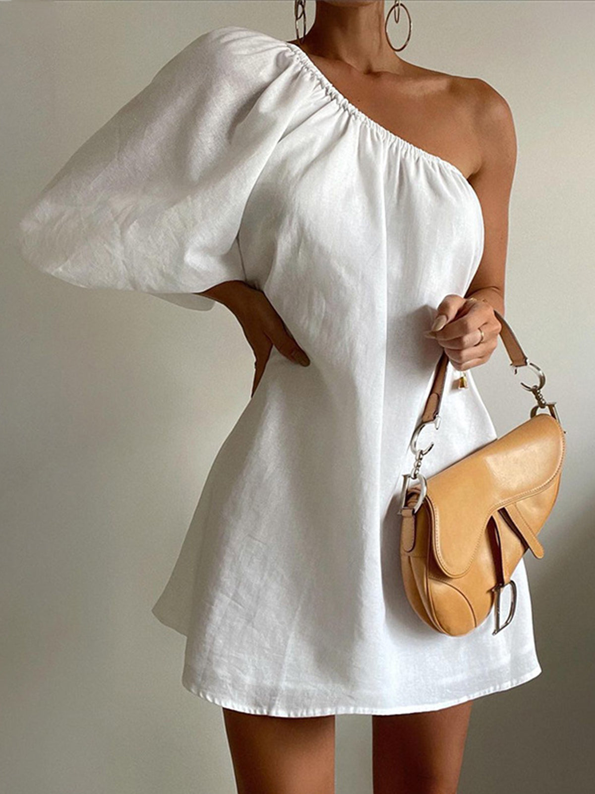 Kurzes Damen-Baumwollkleid im Old-Money-Stil, asymmetrischer Schnitt