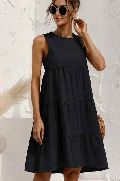 Kurzes, ärmelloses Anika-Kleid mit Rundhals und Raffungen