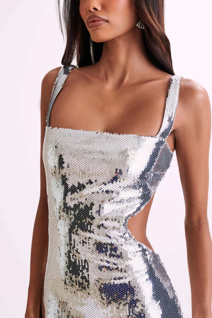 Langes silbernes Kleid