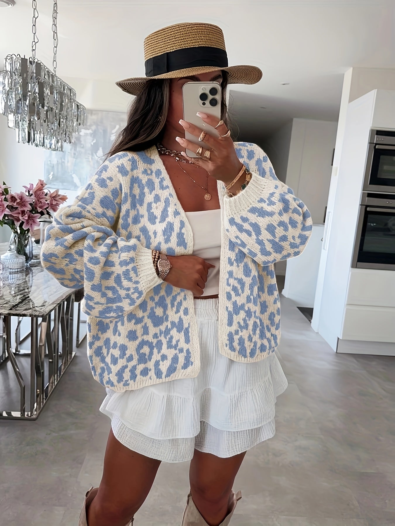 LeoElegance™ – Modische Damen Strickjacke mit Leopardenmuster