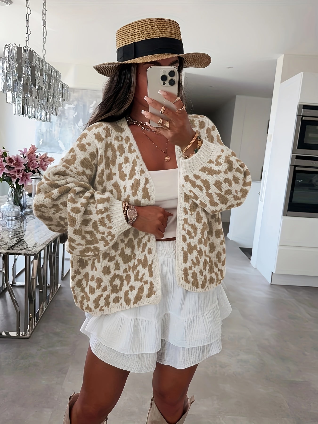 LeoElegance™ – Modische Damen Strickjacke mit Leopardenmuster