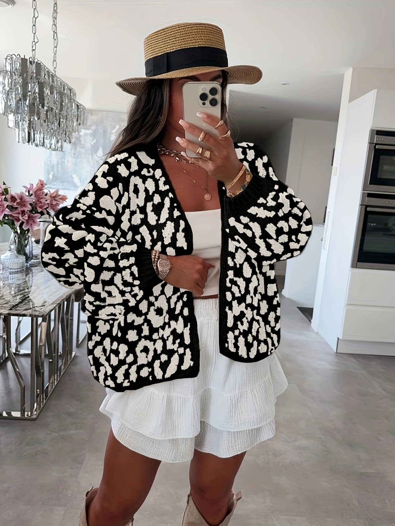 LeoElegance™ – Modische Damen Strickjacke mit Leopardenmuster