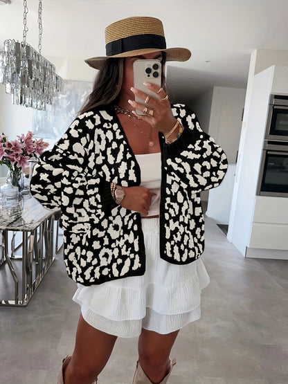 LeoElegance™ – Modische Damen Strickjacke mit Leopardenmuster
