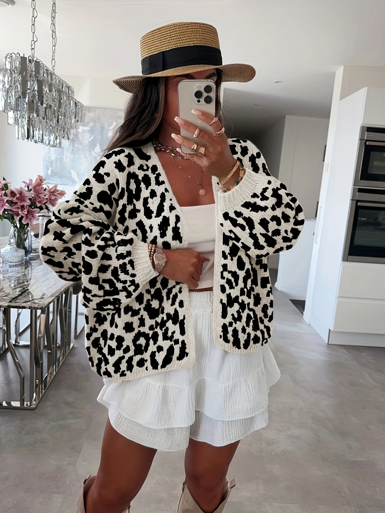 LeoElegance™ – Modische Damen Strickjacke mit Leopardenmuster