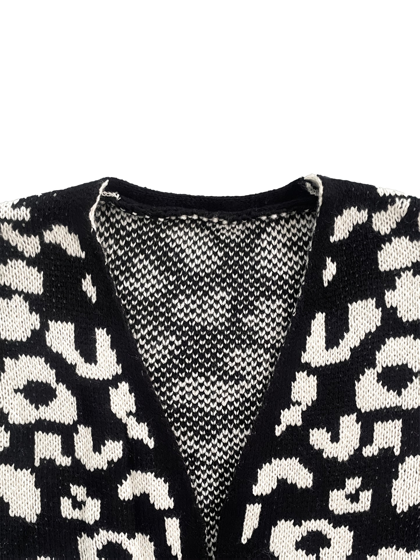 LeoElegance™ – Modische Damen Strickjacke mit Leopardenmuster