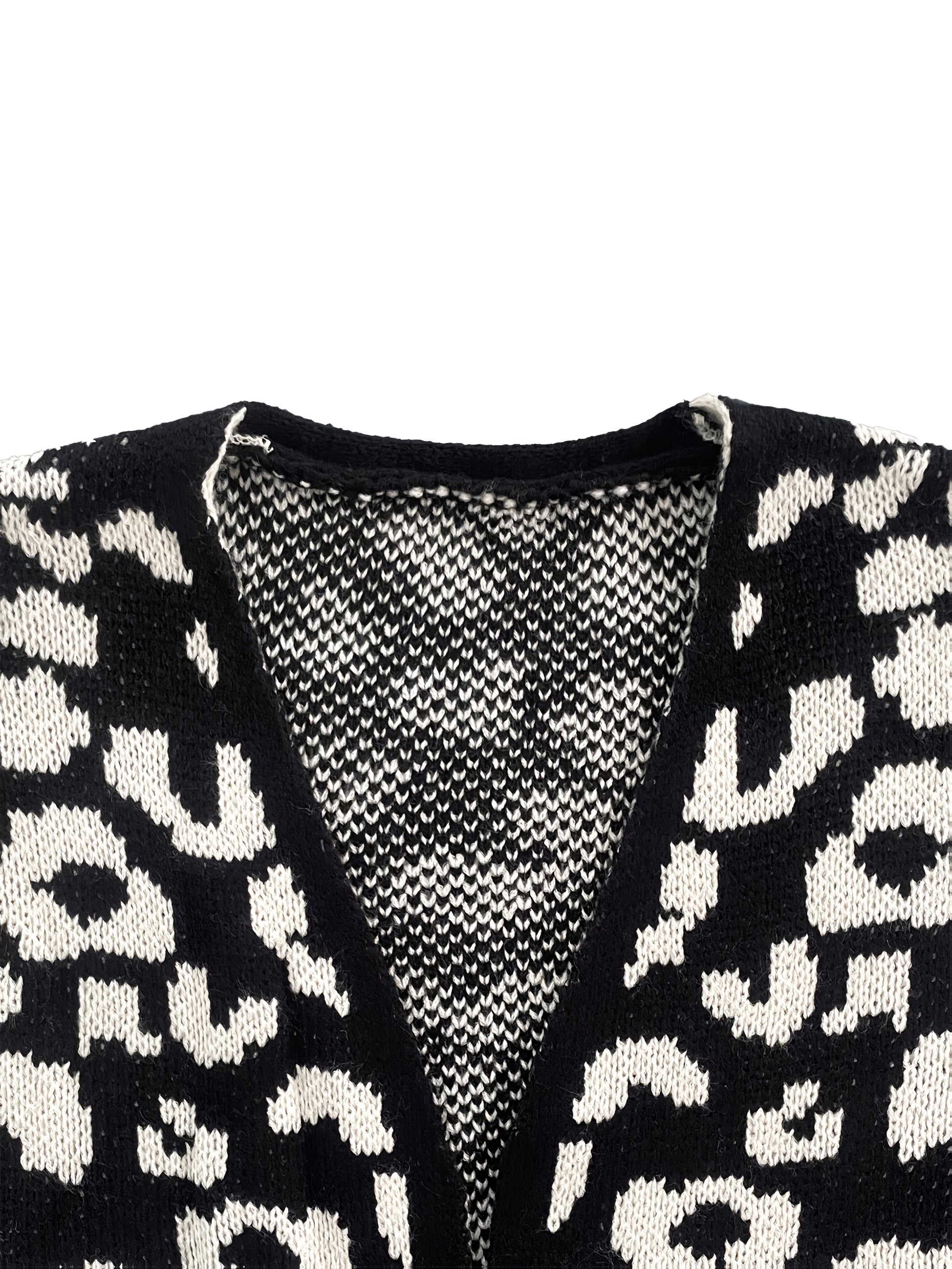 LeoElegance™ – Modische Damen Strickjacke mit Leopardenmuster