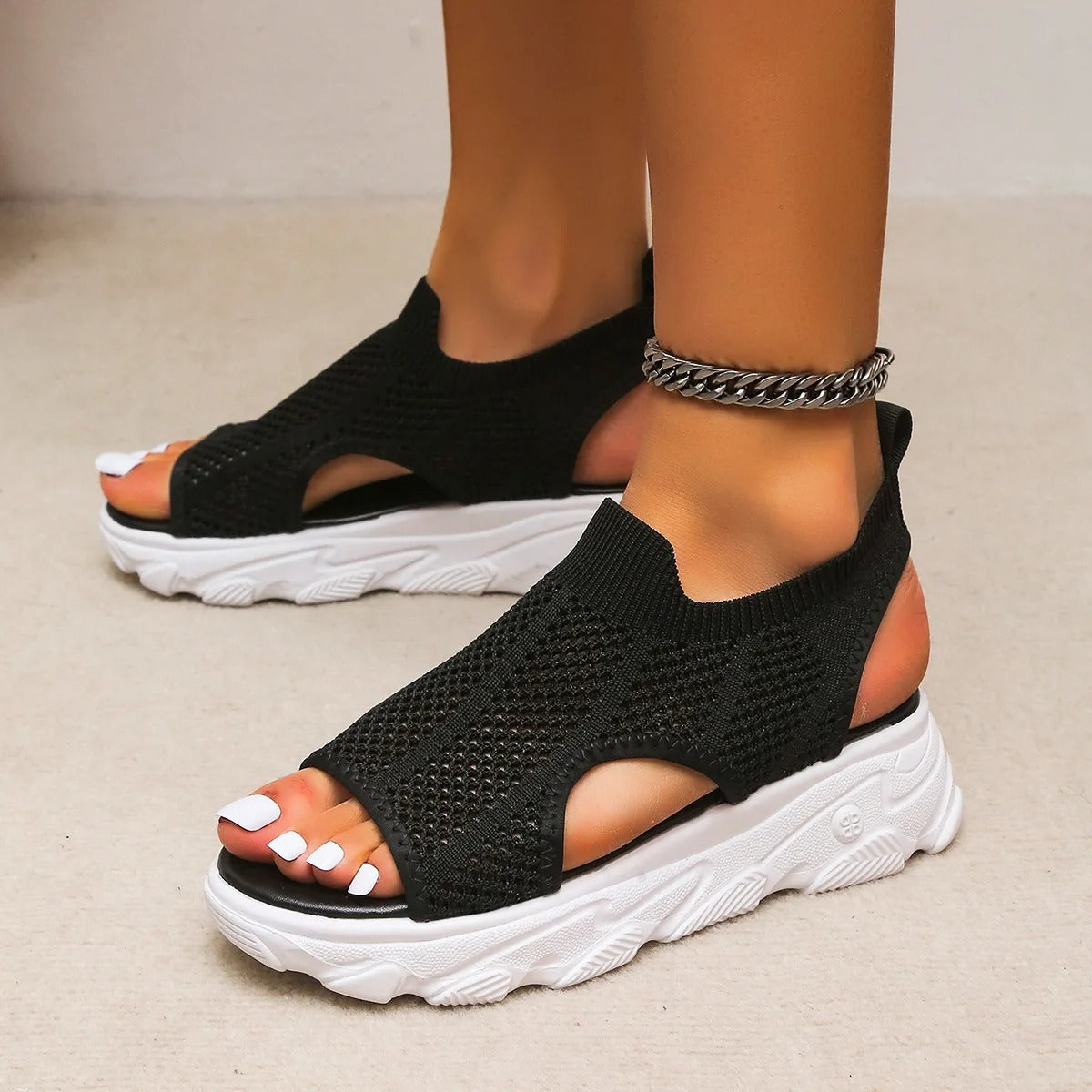 Lucy: Lässige offene Sandalen
