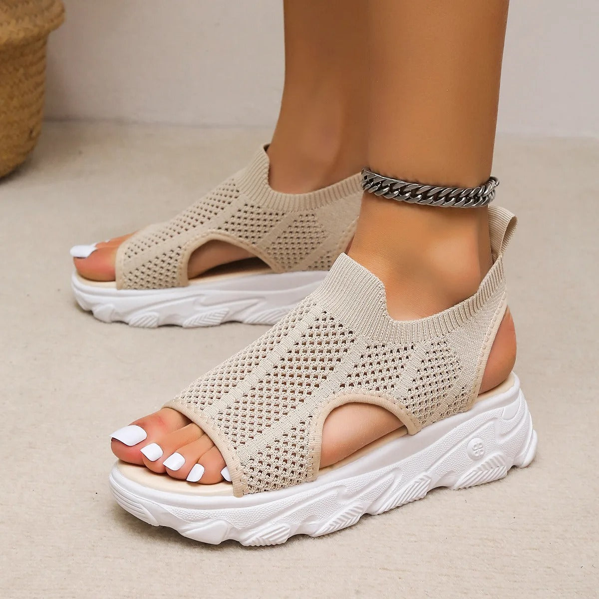 Lucy: Lässige offene Sandalen