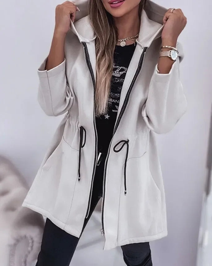 Luthion Damenjacke mit Kapuze und plissierter Taille