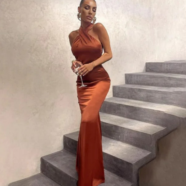 Maxikleid aus Satin mit Wickelausschnitt von Elarova