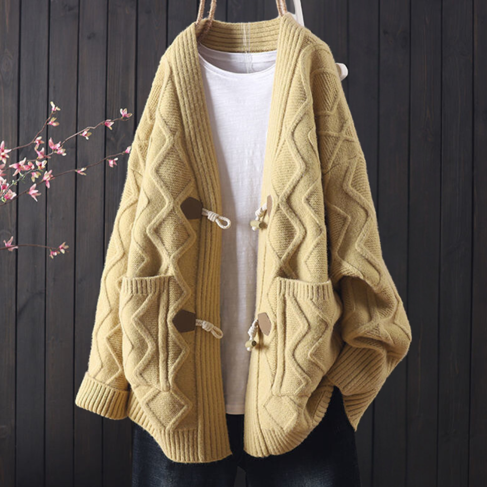Moderner Damen-Wintercardigan YARINA im stylischen Design