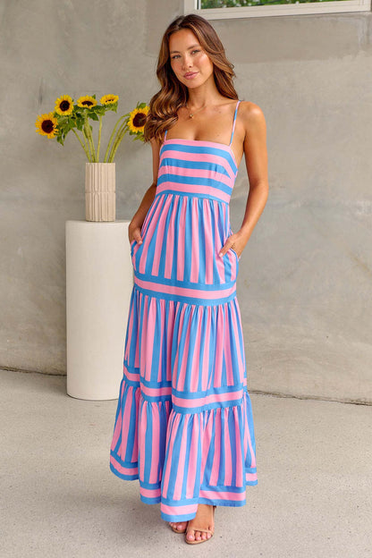 Modisches gestreiftes Maxikleid mit Taschen von Elarova: Quadratischer Ausschnitt, Rückenfrei, ideal für den Strandurlaub.