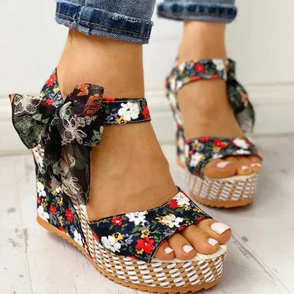 Natalia – Orthopädische Sandalen mit Blumenmuster