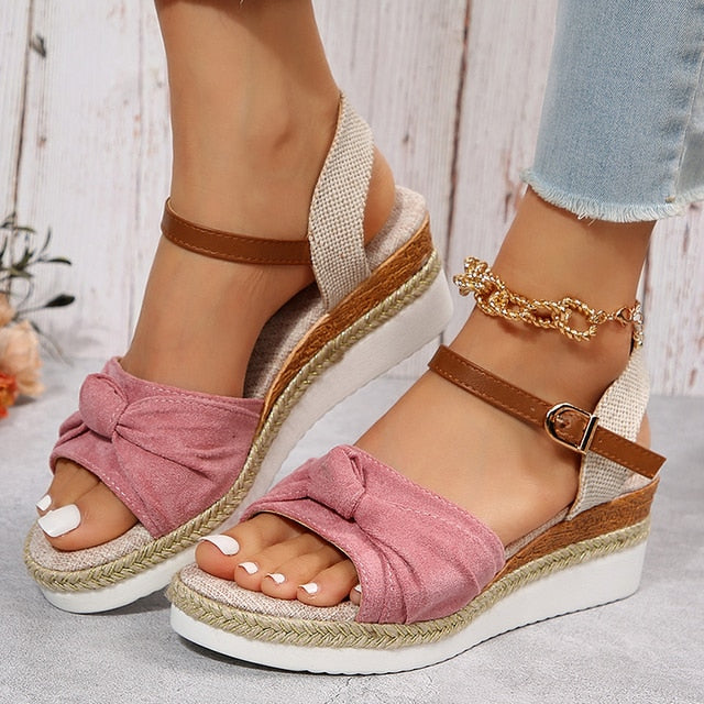 Orthopädische Sandalen ADRIANA mit Keil