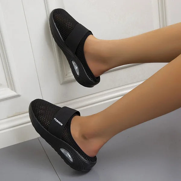 Orthopädische Sandalen mit Keilabsatz von Johanna