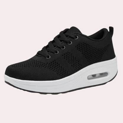 Raffinierte, atmungsaktive Damenschuhe von Sabra für einen eleganten Look