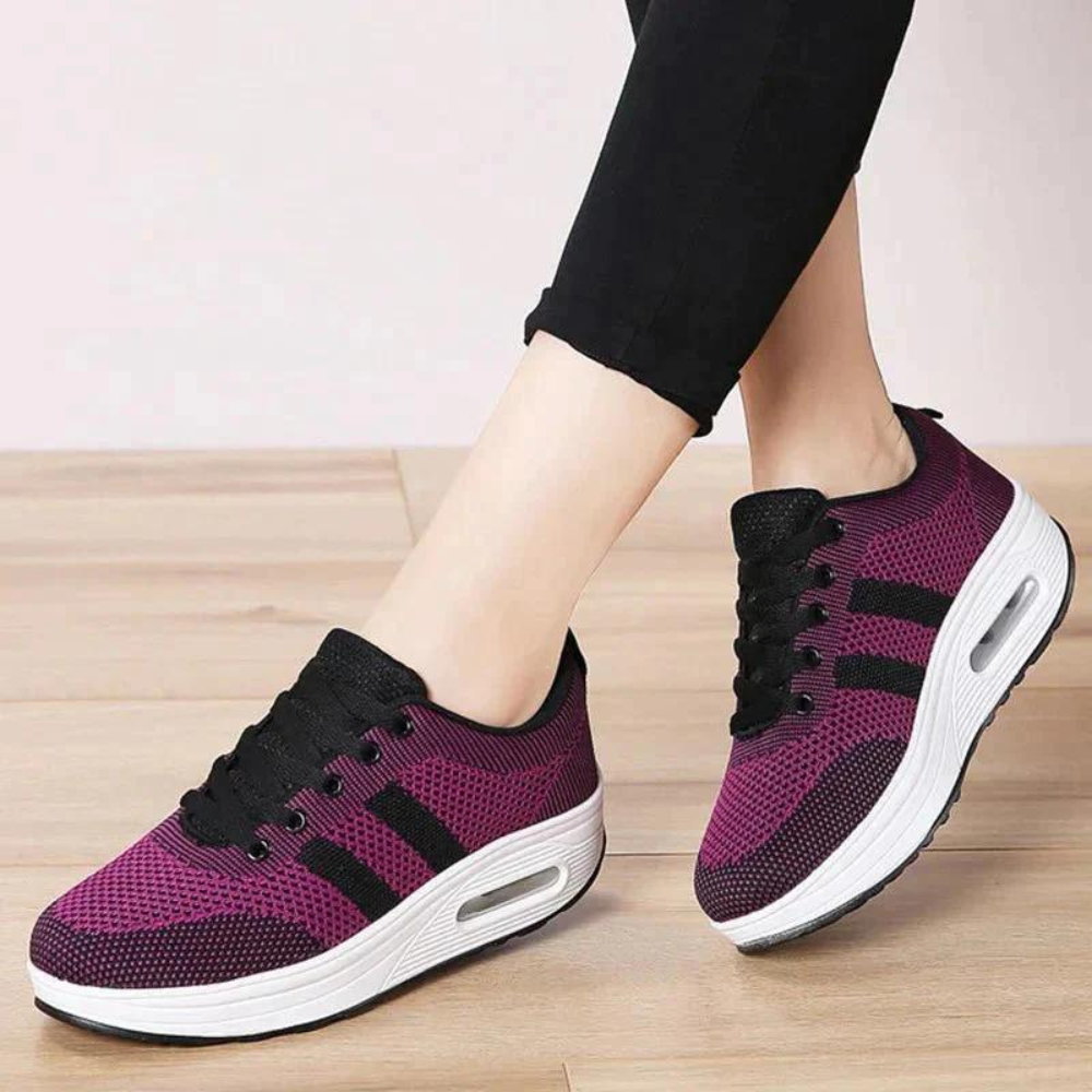 Raffinierte, atmungsaktive Damenschuhe von Sabra für einen eleganten Look