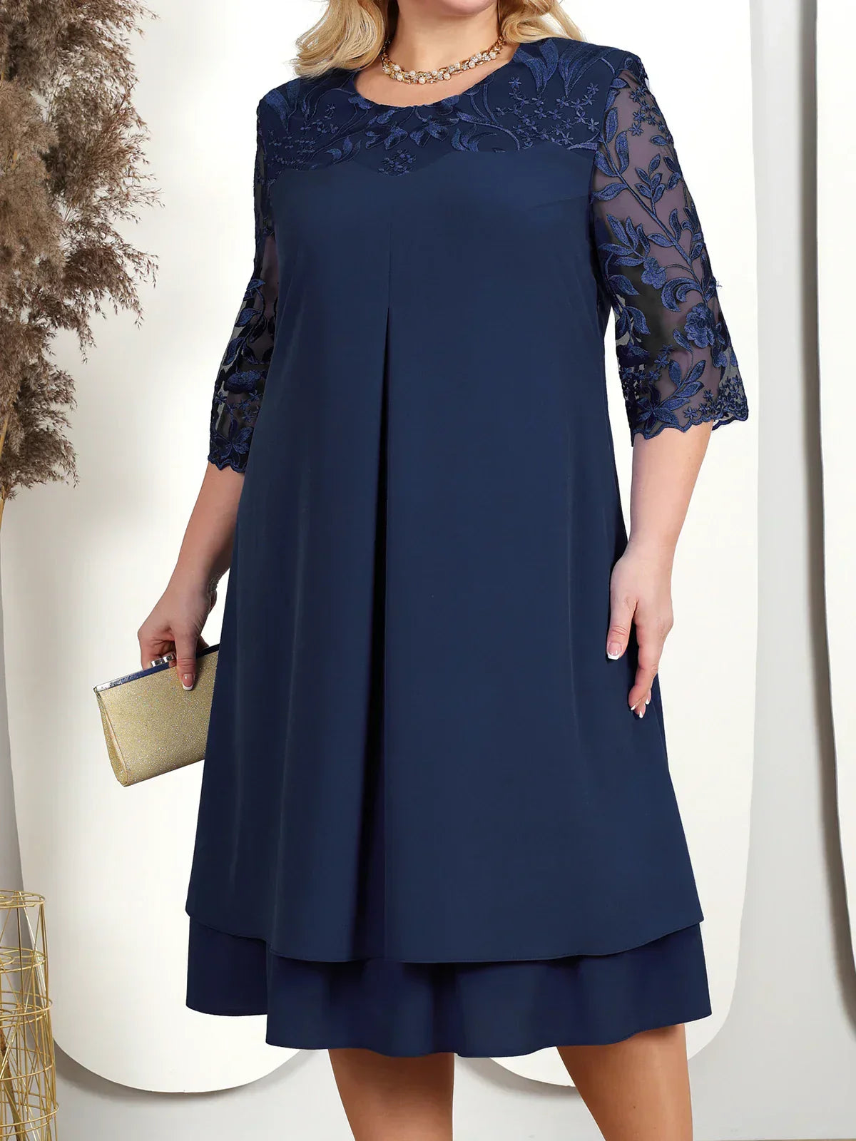 Ronja: Plus-Size Embroidered Banquet Dress