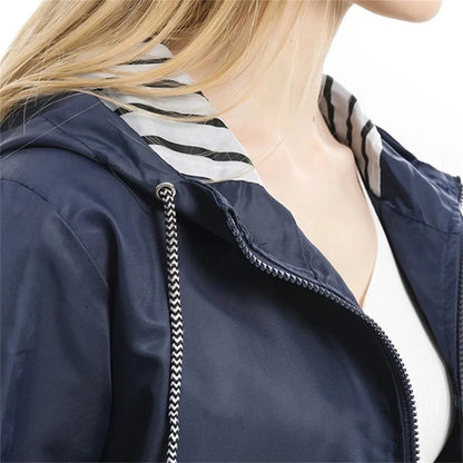 RainShield™ – Premium Wasserdichte Regenjacke für Damen