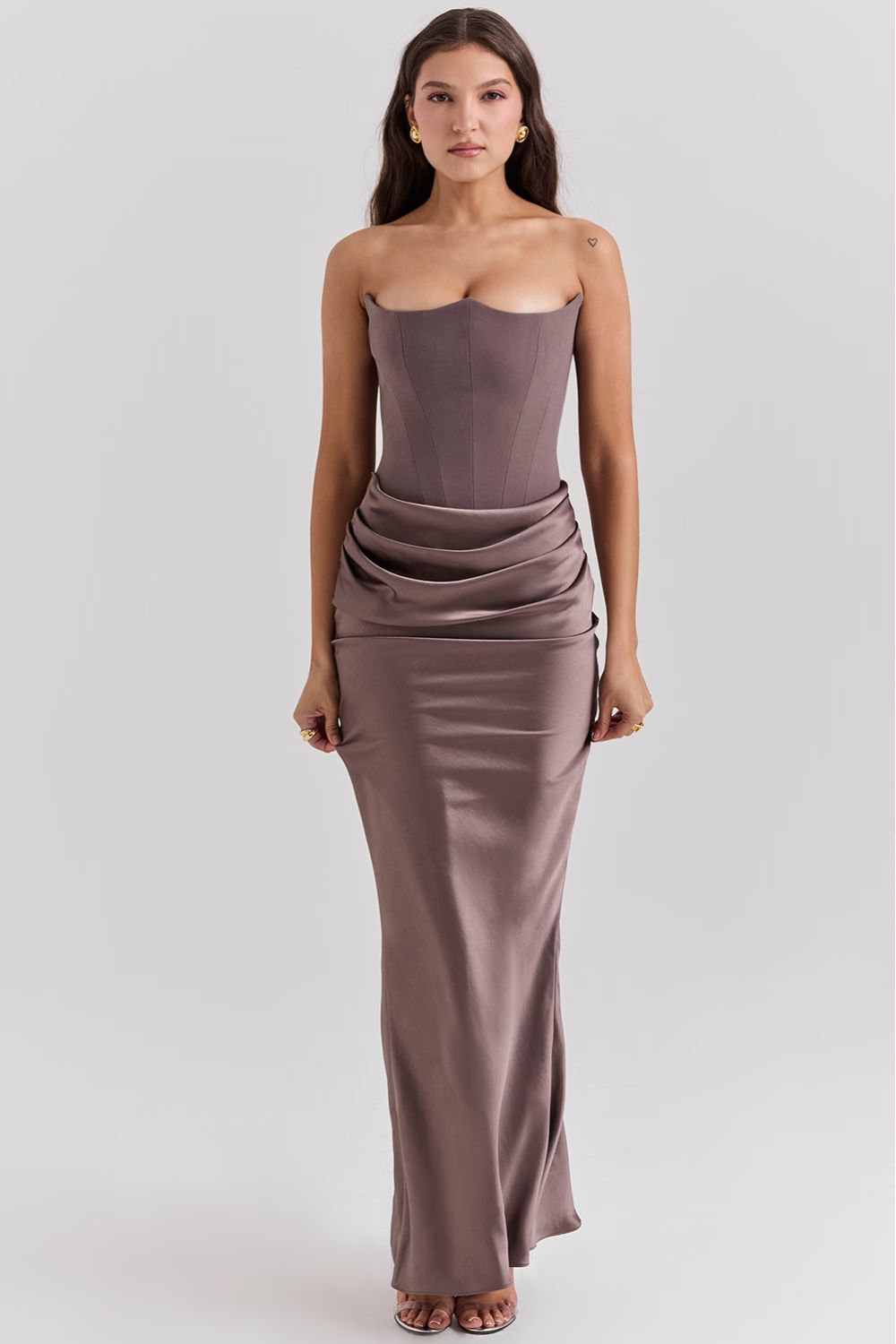 Satinella™ – Elegantes trägerloses Satin Abendkleid